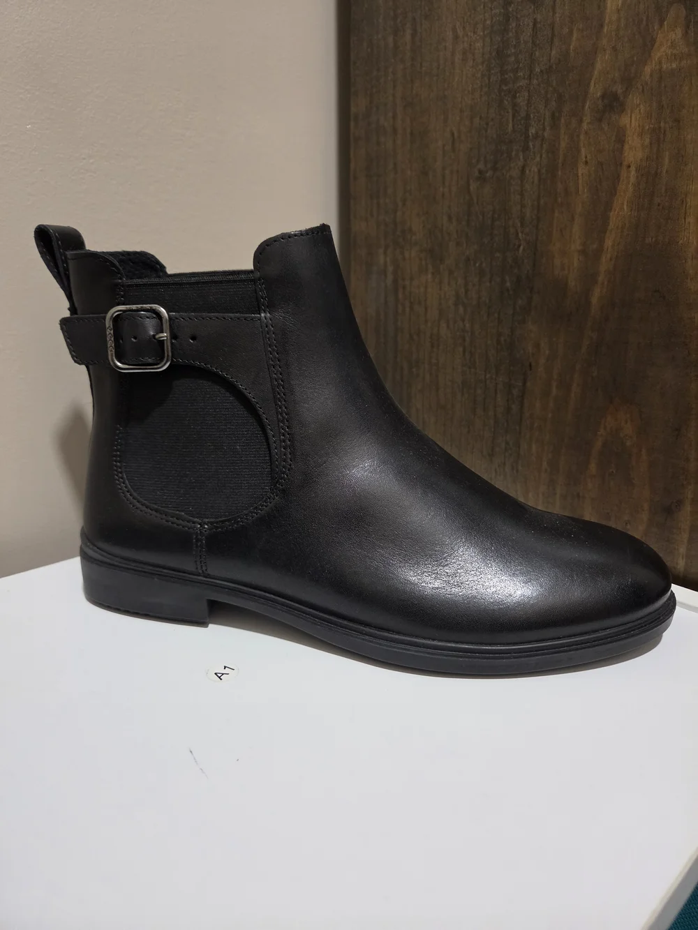 Ecco sleek black
